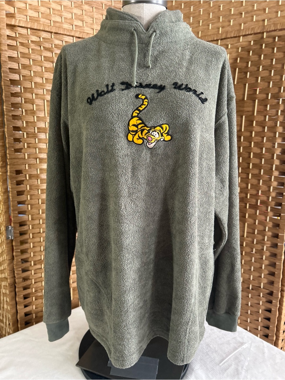 Vintage Disney World Tigger Terry Cloth Pullover Hoodie Men’s Medium Y2K